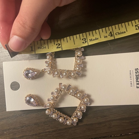 NWT Express cubic zirconia and faux pearls earrings - Picture 2 of 4